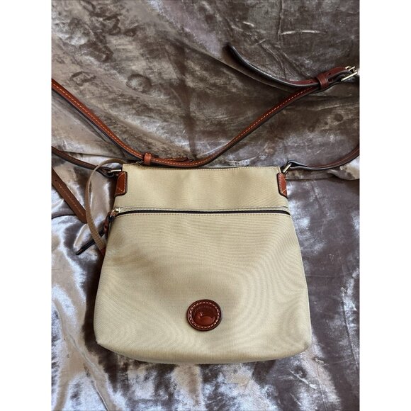 DOONEY & BOURKE CROSSBODY CANVAS TAN BAG SEE PHOTOS , VERY NICE GREAT4/TRIPS - Picture 7 of 16
